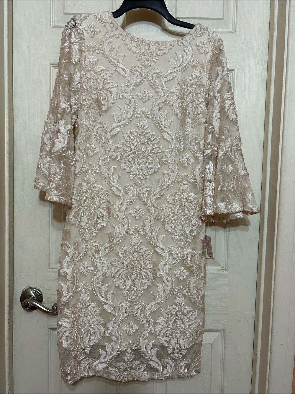 NWT Liz Claiborne 3/4 bell Bell Sleeve Lace Overlay Sheath champagne Dress 6